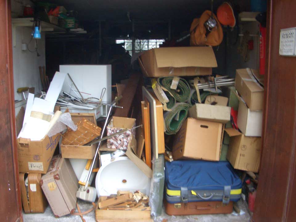 Entrümpelung in Hamburg: Garage vorher